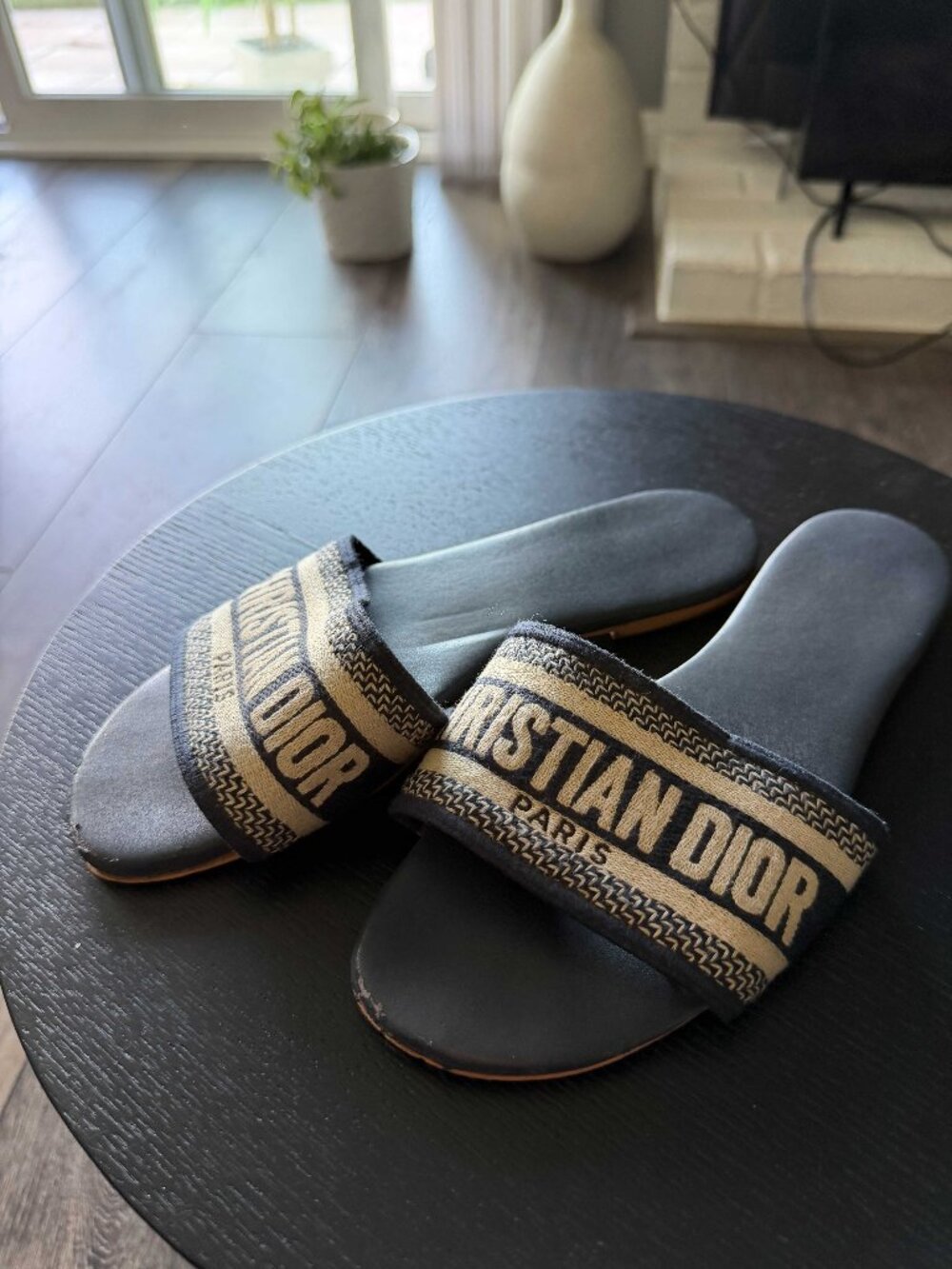 Christian Dior Slides – Women's US 7
